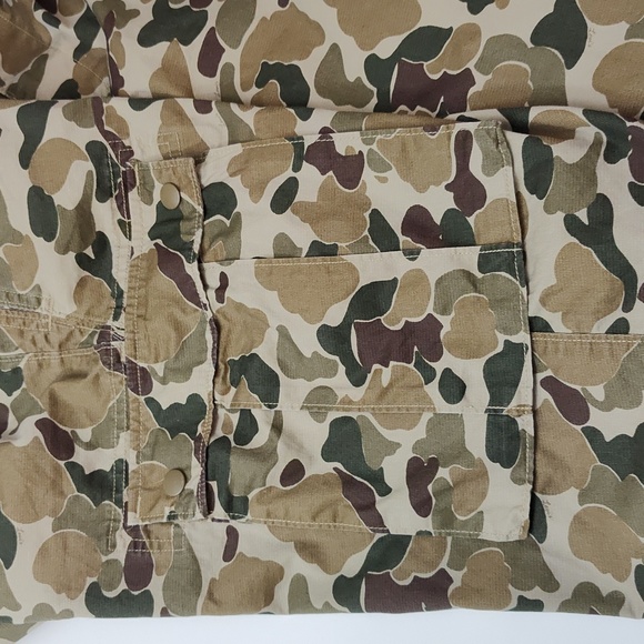 Levi Strauss & Co. Loose fit Camo Cargo Shorts. Size 40 - Picture 15 of 15